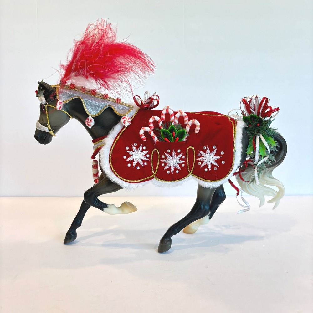 Breyer Christmas 2015 Holiday Horse Peppermint Kiss 700118 Gem Twist Mold